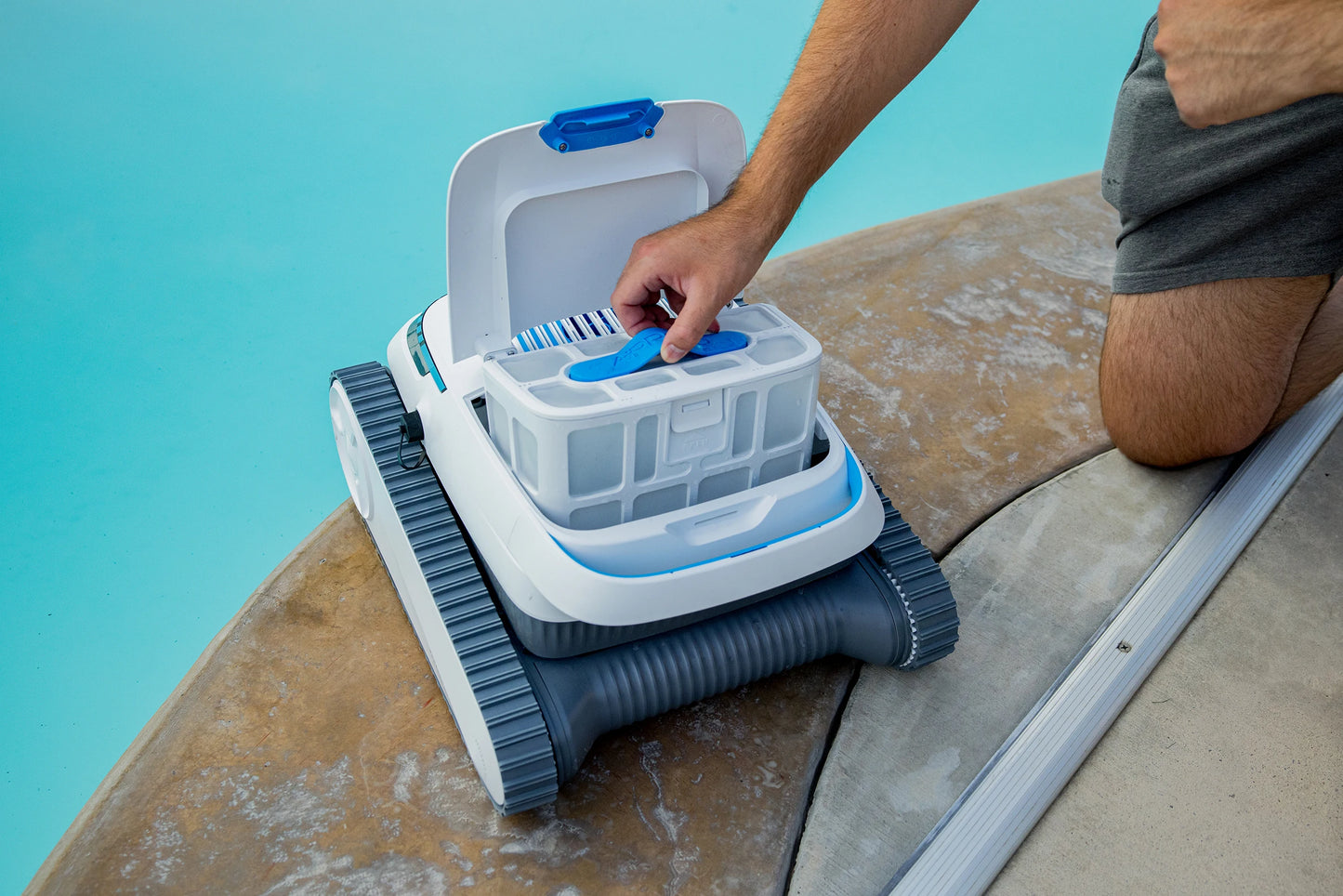 Wireless Pool Cleaner Wall Climbing Pool Vacuum Cleaner Battery Intelligent Navigation Pool Robot Floor and Wall Waterline