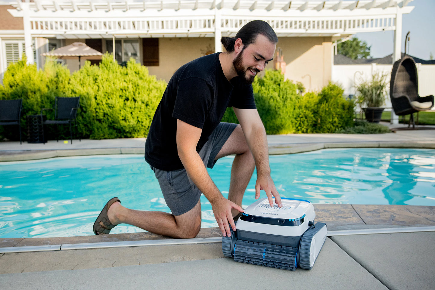 Wireless Pool Cleaner Wall Climbing Pool Vacuum Cleaner Battery Intelligent Navigation Pool Robot Floor and Wall Waterline